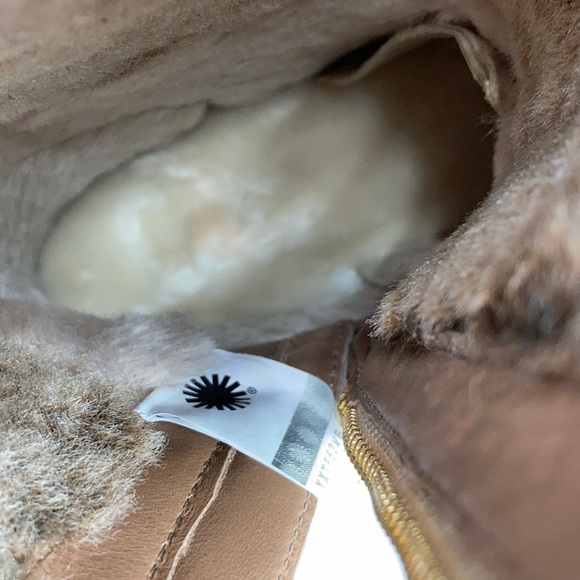 UGG Classic Berge Short Sheepskin Waterproof Boot - Picture 6 of 8